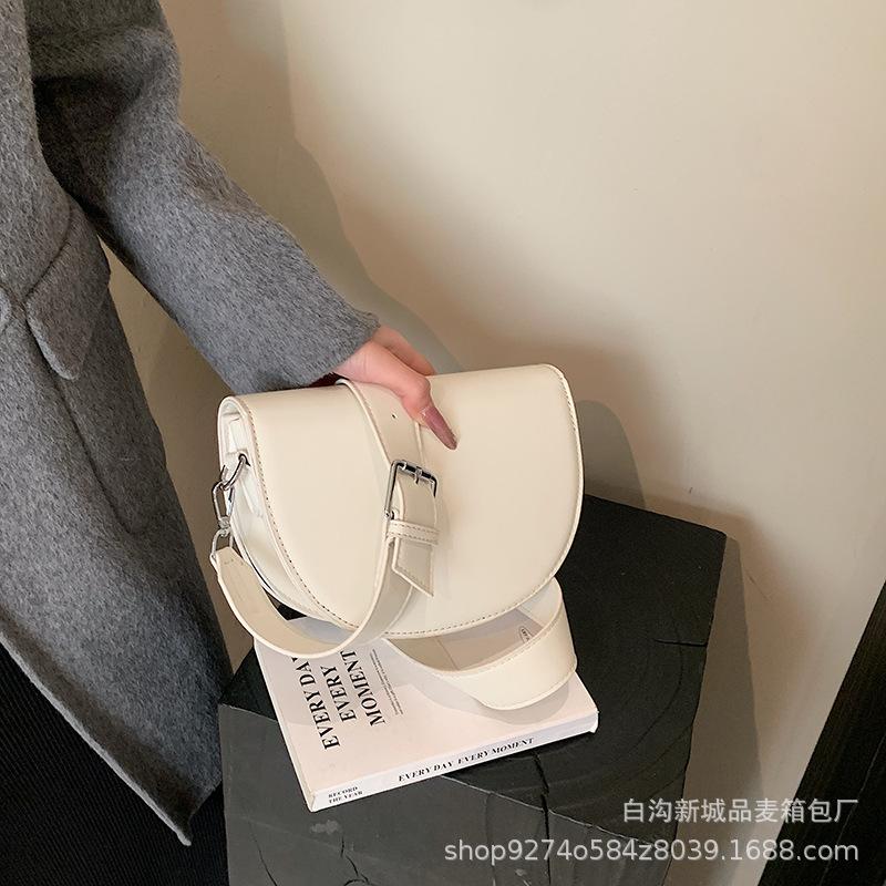 French niche design underarm messenger bag women's 2025 new retro shoulder bag popular saddle bag