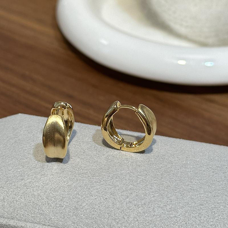 

Retro high-end metal brushed hoop earrings, the new explosive light luxury temperament earrings золотой