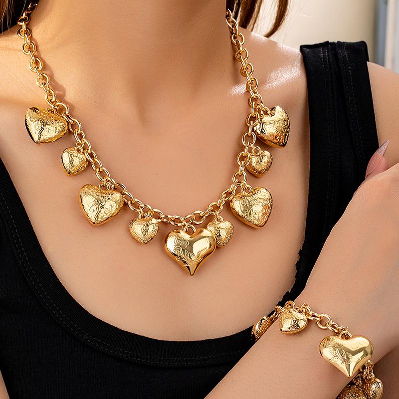 Peach Heart Pendant Necklace For Women Hip Hop Elegant Retro Holiday Party Gift Fashion Jewelry