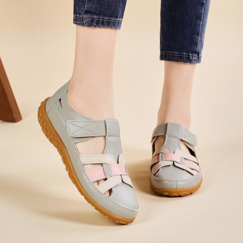 Neue Sommer Damen-Strandsandalen in Übergröße, weiche Sohle, atmungsaktive Lochschuhe, vielseitige flache Damenschuhe für Mütter