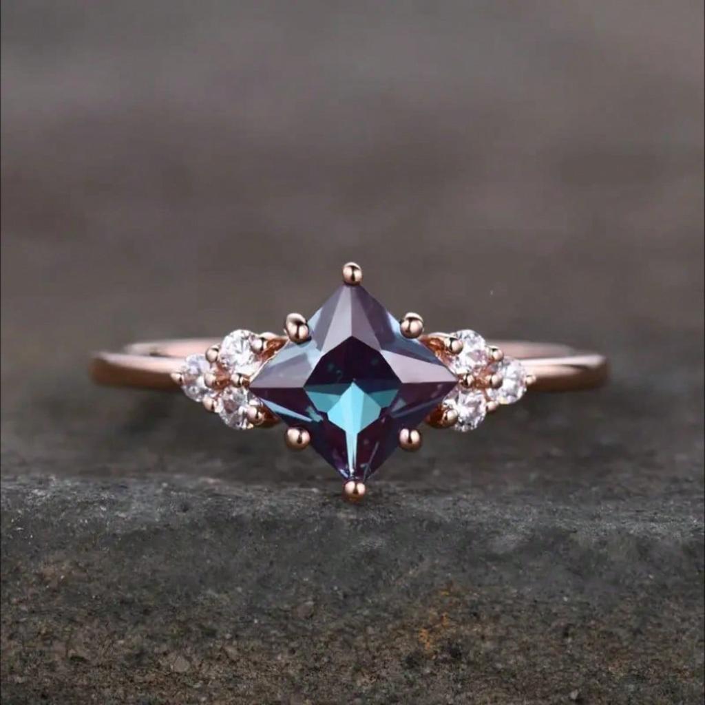 1pc Women's Exquisite Promise Ring, Luxurious Synthetic Zircon Decoration, Suitable for Daily Wear and Holiday Gift Giving
