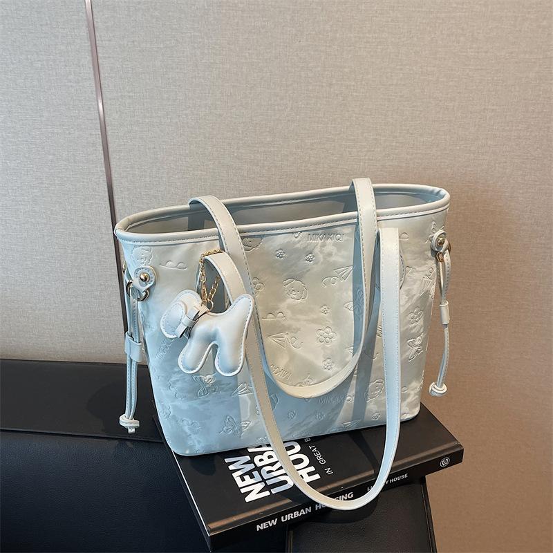 Large capacity bag women's new spring and summer fashion versatile commuter shoulder tote bag