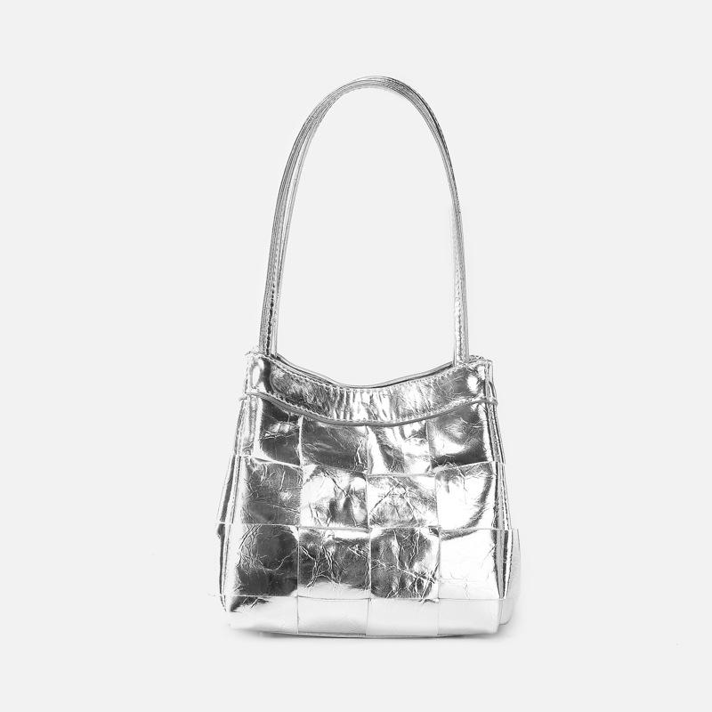 2024 Summer New Niche Fashion Versatile Woven High-End Handheld Shoulder Bucket Bag Large Capacity Commuting Bag
