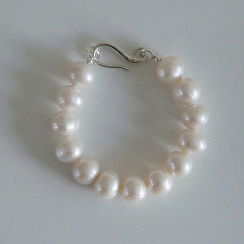 ANDEZVOUS BOLD PEARL BRACELET