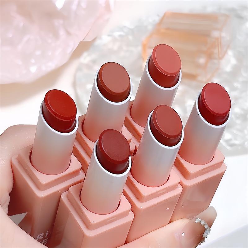 

RichBear Velvet Matte Lipstick - Transfer-Resistant Milk Coffee Shade with Whitening Effect 06 Smoky Plum Powder