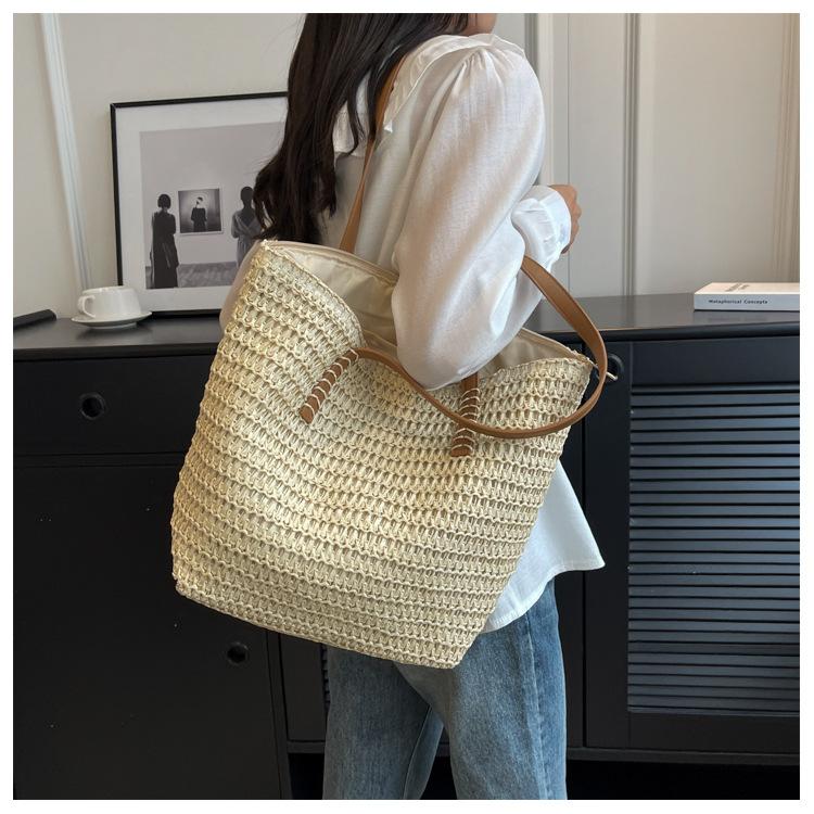 Large Capacity Straw Bag Women's New Commuter Shoulder Bag Seaside Vacation Beach Bag Woven Straw Tote Bag for Women