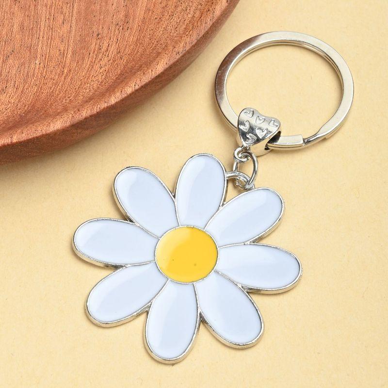 1pc Creative Daisy Keychain Pendant Fresh Cartoon Zinc Alloy Student Backpack Bag Hanger Keychain