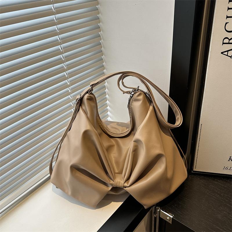 

Niche designer s new bow chain, shoulder messenger bag, mobile phone bag, Spice Girl women s bag. хаки