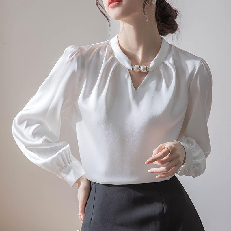 French-style niche halter neck beaded shirt for women, 2026 spring new pullover satin elegant commuter top S белый