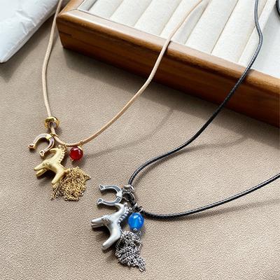 Metallische Cartoon-Pferd Multi-Quasten Perlen Anhänger Halsketten für Frauen Verstellbare Lange Wachsseil Kette Choker Lustiger Schmuck