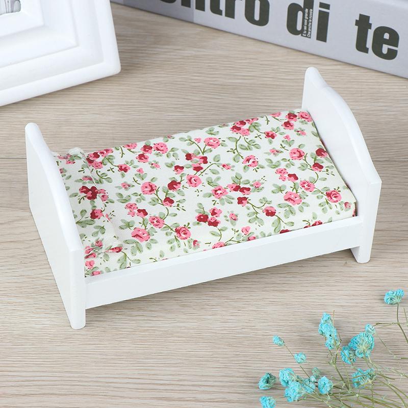 1/12 Casa delle Bambole Miniatura Letto in Legno con Cuscino Mobili Camera da Letto Casa delle Bambole