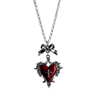 Modisches Dunkles Gothic-Halsketten-Design mit Herz-Schleife und Kreuz-Anhänger Tragbares Accessoire für Modefans