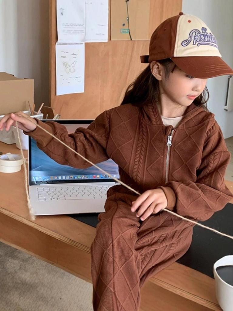 Korean Autumn Outfit Set: Girls' 2025 Hooded Jacket & Flare Pants – Trendy Two-Piece for Medium To Older Children.