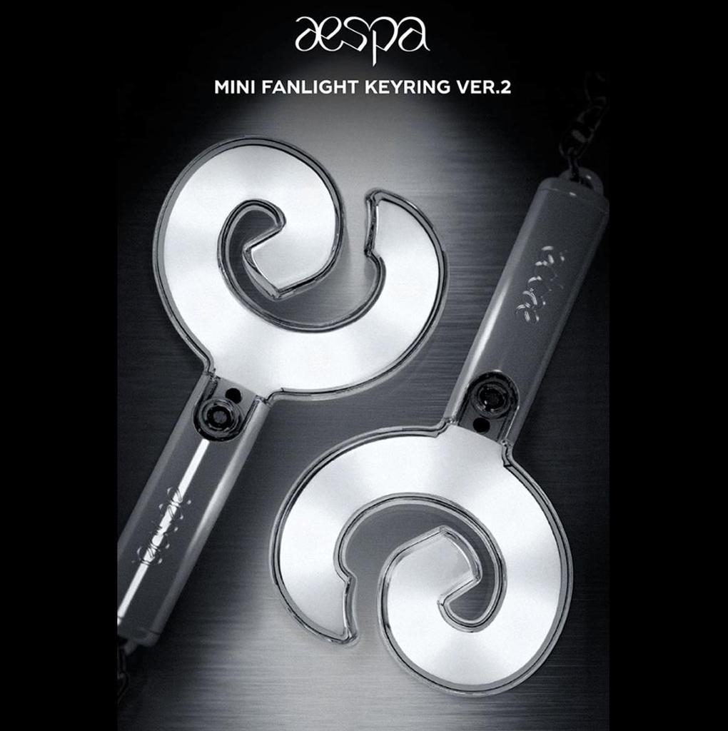 Aespa - MINI FÄCHER-SCHLÜSSELANHÄNGER VERSION 2 | Offizielles K-Pop-Merchandise | SM Entertainment(Batterie NICHT enthalten, Geschenkpapier eingerissen)