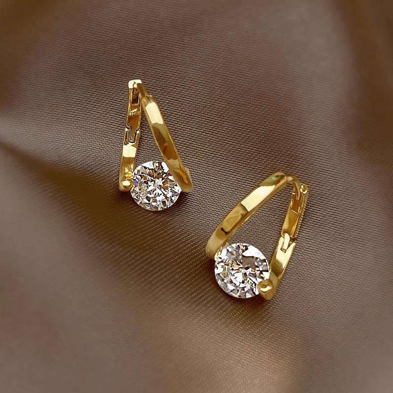 

Round Face Niche Exquisite Earrings Autumn Winter Light Luxury INS Cold Wind Personality Temperament Design Women s Elegant Accessories
