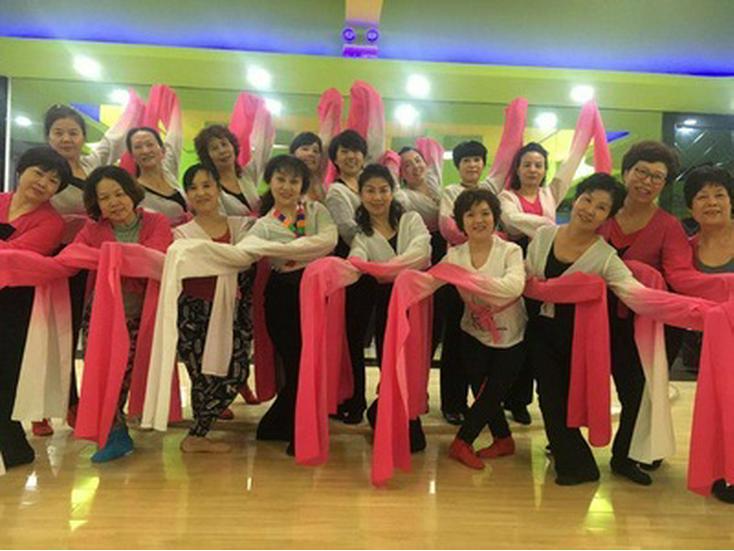 Women's Tibetan Water Sleeve Dance Costume - Classical Performance & Practice Wear for All Ages