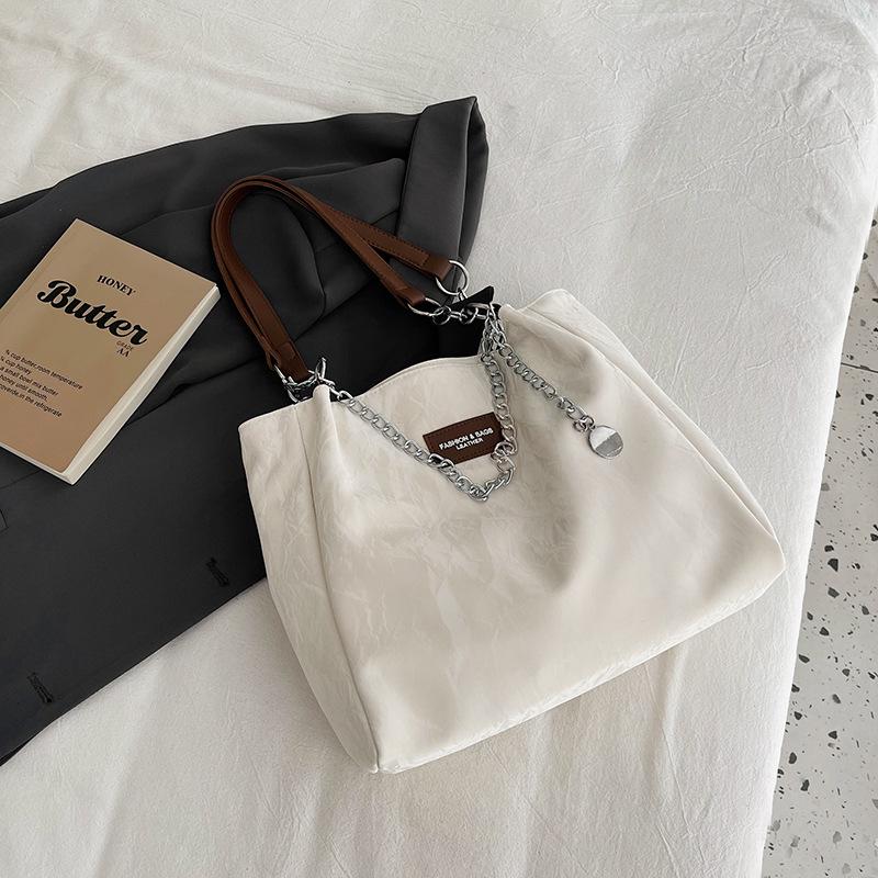 

2024 New Simple Fashion Casual Shoulder Bag Large Capacity Commuter Tote Bag Korean Edition Student Class Bag Female