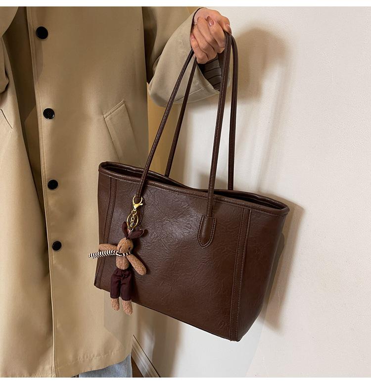 Autumn/Winter 2025 Large Capacity Retro Shoulder Tote Bag for Women