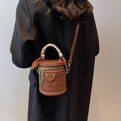 This Year's Popular Super Hot Niche Bag 2025 Autumn and Winter New Women's Bag Internet Celebrity Popular Messenger Bag Portable Bucket Bag