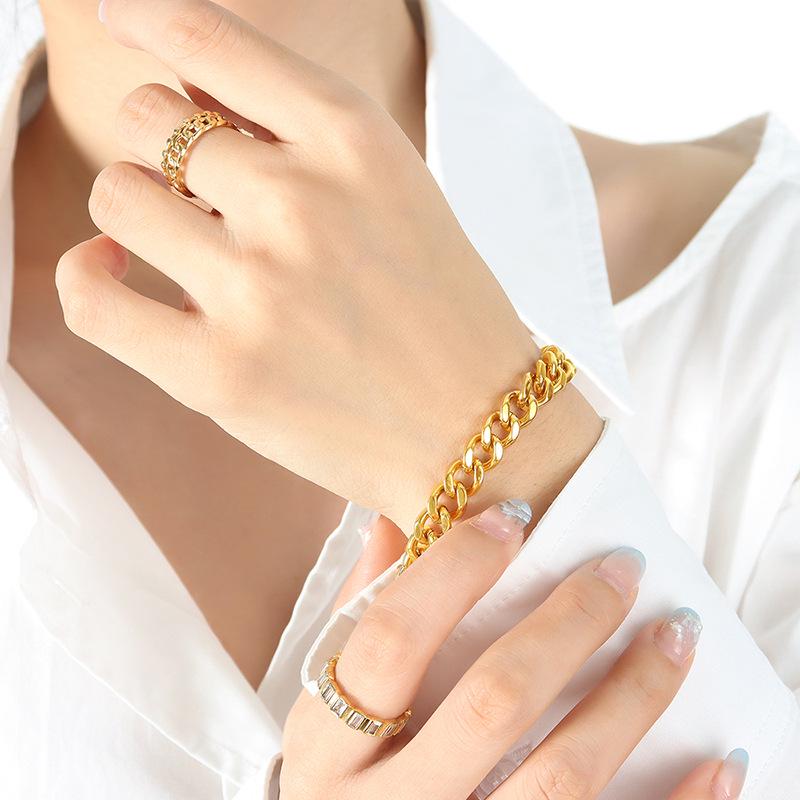 French Light Luxury Geometric Chunky Chain Bracelet, Gold-Plated Titanium Steel, Unique Design Jewelry Accessory