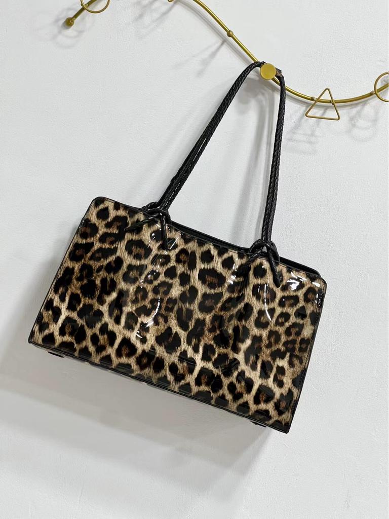 Crocodile Pattern Leather Tote: 2025 Large Capacity Handbag, Single Shoulder or Underarm Bag for Women.