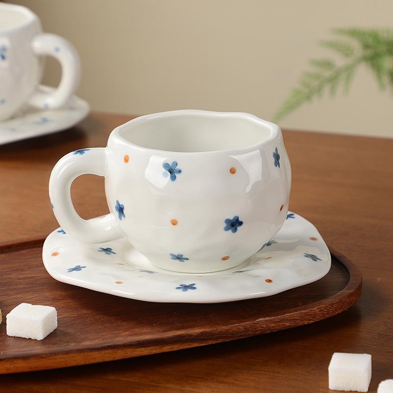 Small floral creative ceramic coffee cup and saucer, hand-squeezed, hand-painted irregular high-value breakfast cup