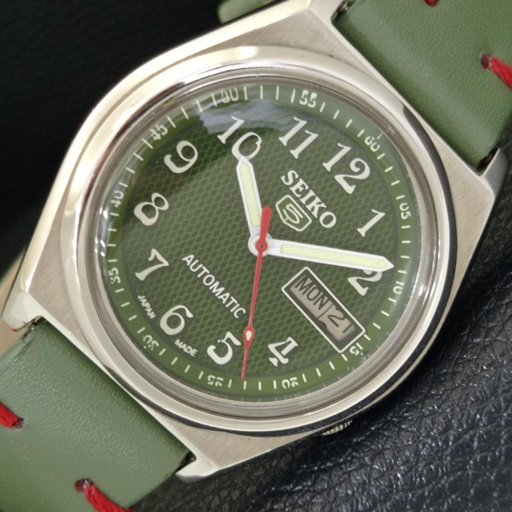 

SEIKO 5 AUTOMATIC JAPAN MENS 7009A VINTAGE GREEN COLOR DIAL WATCH a702337-5 R124-a702337
