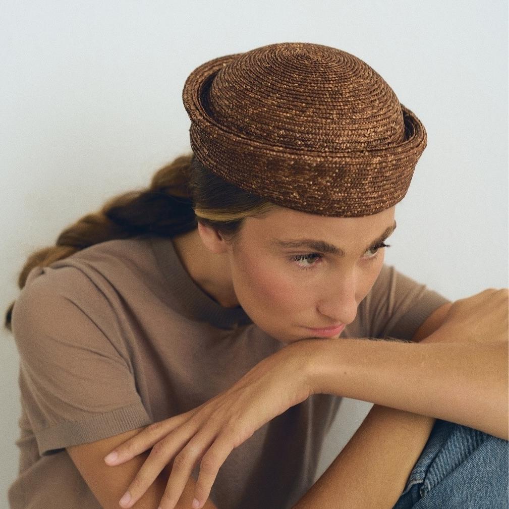 Dames 100% Natuurlijke Zwarte Tarwestro Platte Top Baret Dames Franse Handgeweven Strandstrohoed Kerk Derby Pillbox Hoed Fedoras Hoed