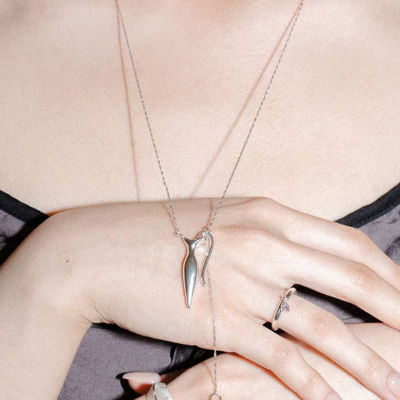 

synesthetic pcs Oinoe Necklace SILVER