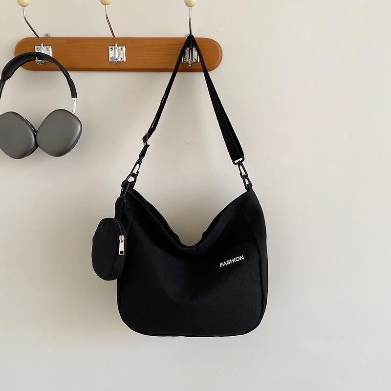 

Маленькая квадратная сумка из японского холста, студенческая сумка для поездок на работу, женская сумка большой вместимости, однотонная сумка для детей и мам, сумка через плечо с косым ремнем one size fits all чёрный