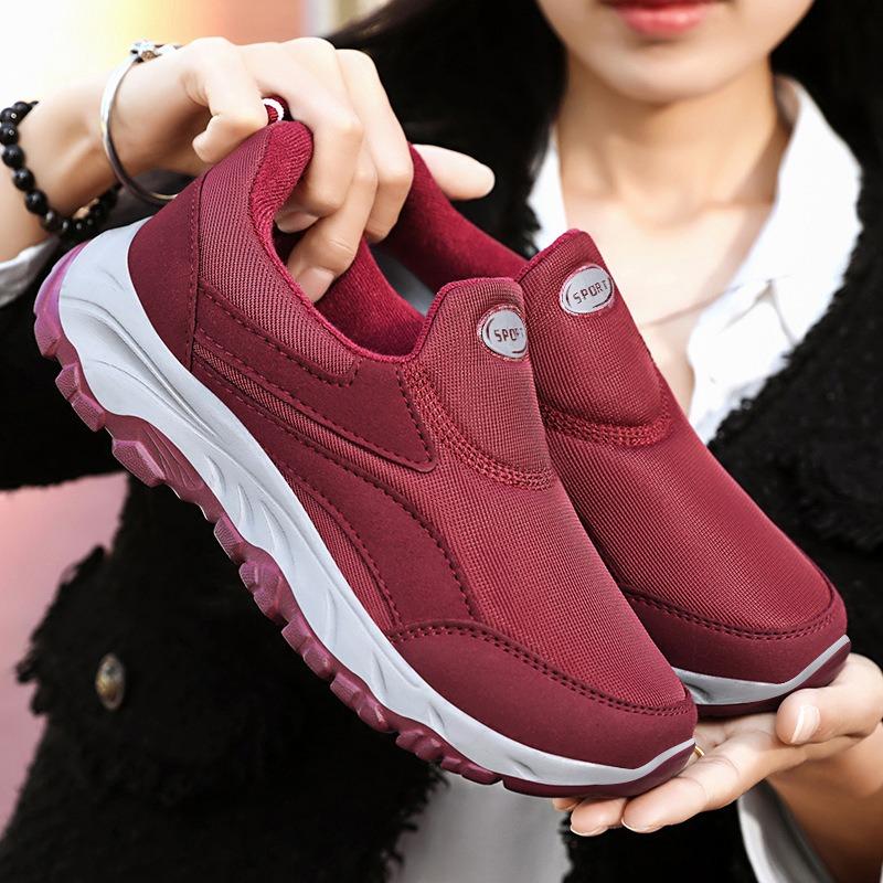 Women's shoes walking shoes new comfortable elderly shoes outdoor platform shoes one pedal lightweight mother shoes versatile single shoes