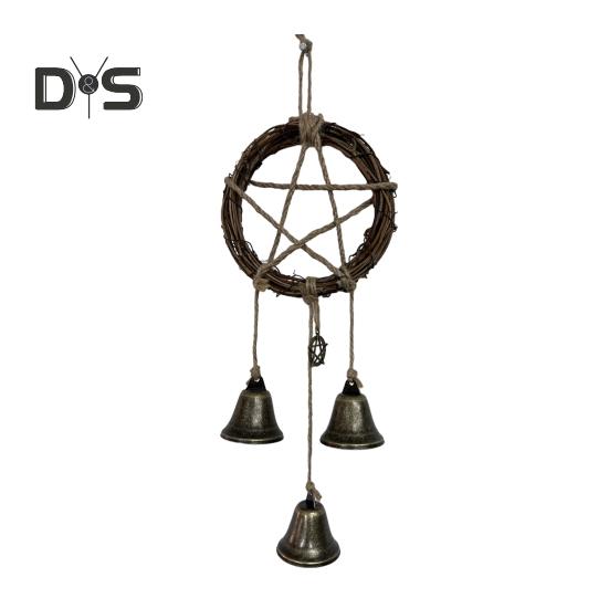 

Дверная ручка, ведьмин колокольчик, защита дома, сделанная вручную, пеньковая веревка, подвесная звезда, латунный колокольчик, венок из ротанга, колдовство, дверная вешалка, украшение в виде колокольчика ветра в стиле Викка A