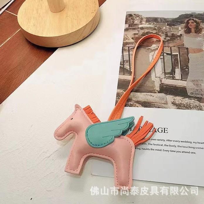 Schlüsselanhänger, kleine Pegasus-Tasche, Anhänger, PU-Leder Spiegelornament, Taschenanhänger, handgefertigter Lederpuppen-Schlüsselanhänger