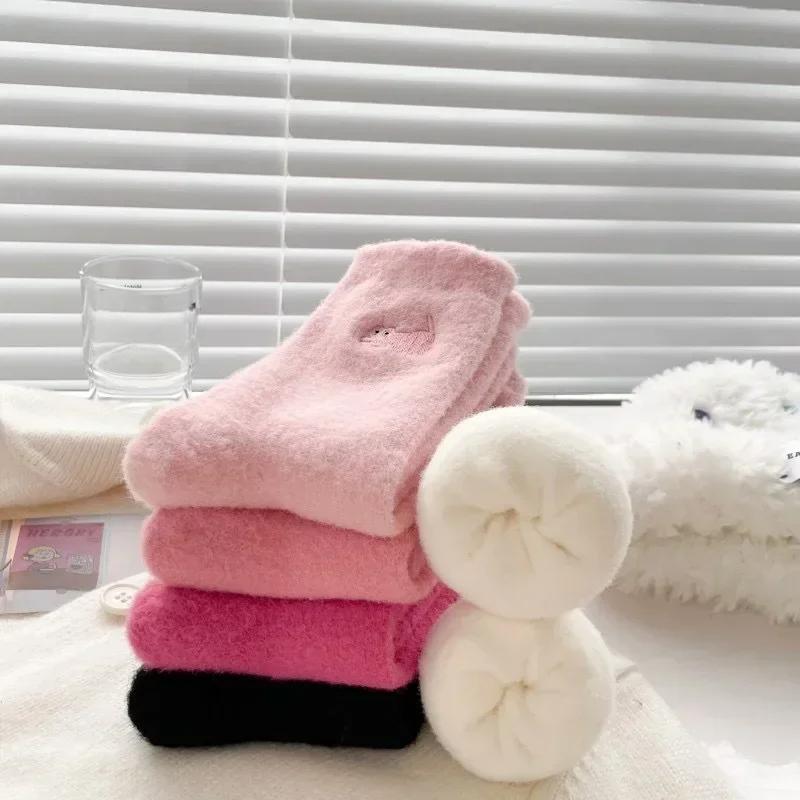 Verdickte und Samtige Herbst- und Winterwarme Cartoon-Bestickte Kniestrümpfe