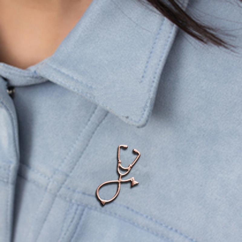 Creative European & American Doctor Who Stethoscope Brooch - Fashionable Gold & Silver Pin for Clothing Accessories.