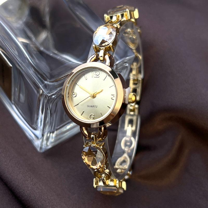 Creative Crystal Inlaid Women Bracelet Watch Simple Small Dial Quartz Wristwatch Fashion Adjustable Bracelet Birthday Gift золотой