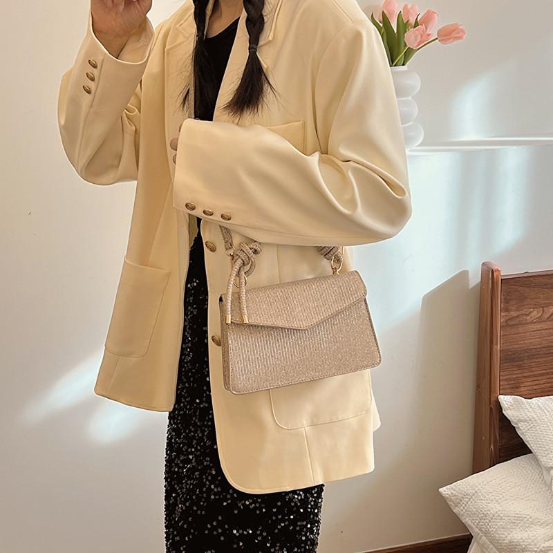 Trendy Minimalist Shoulder Bag Fashionable Handbag For Women Perfect For Spring Summer 2024