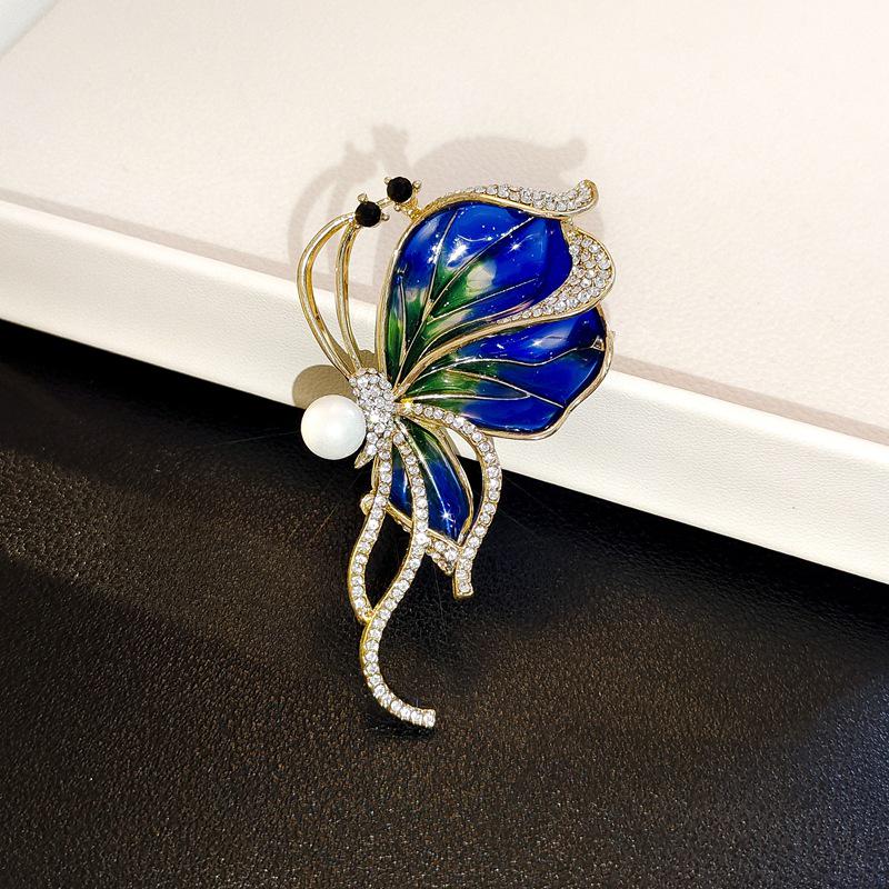 Vintage Peony Pearl Fan Brooch: Elegant Retro Flower Pin for Women’s Suits