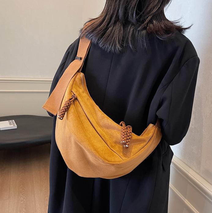 Suede Plush Large Capacity Dumpling Bag for Women, 2026 Autumn/Winter New Casual Lightweight Crossbody Bag, Textured Versatile Commuter Bag