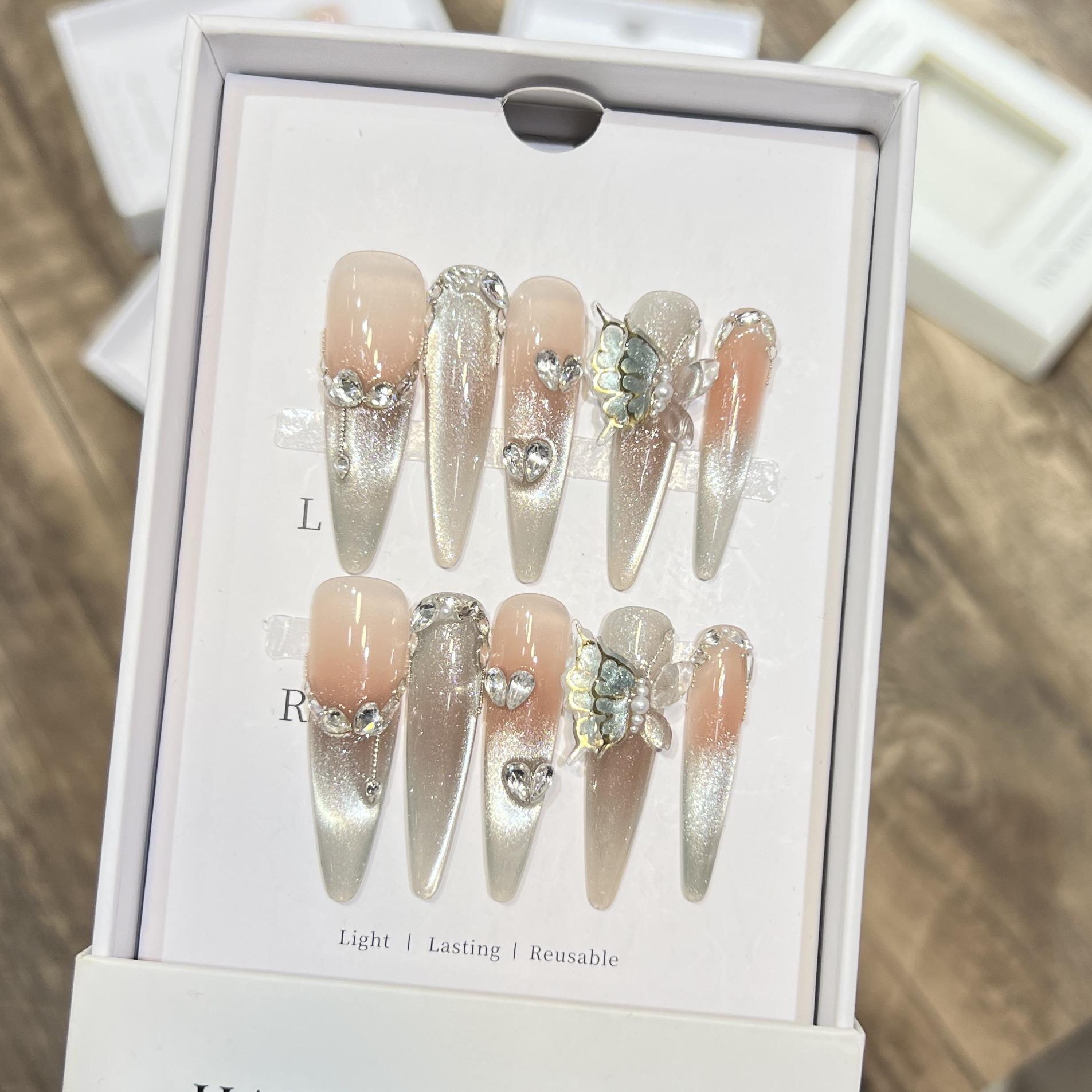 

**Призрачное Перо Сновидение**: Роскошные зеленые ногти «кошачий глаз»-бабочки, съемные, с дизайном из дробленого бриллианта Small (S)