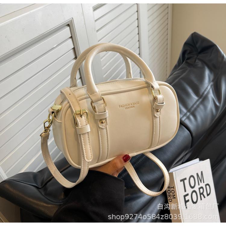 Retro Portable Small Bag Women's 2025 New Bowling Bag Popular Messenger Bag Fashionable Commuter Shoulder Bag