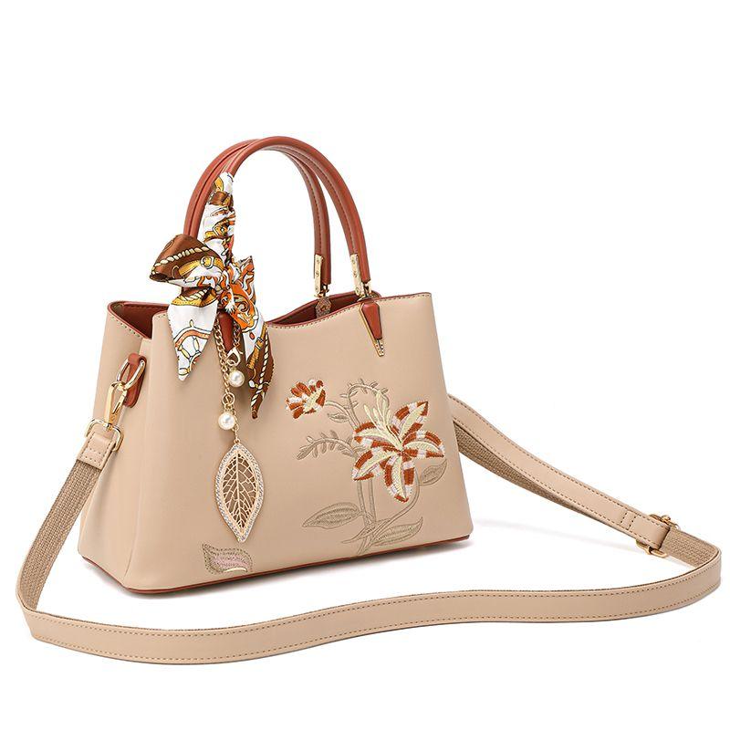 

Подарок на День матери Вышивка Новинка Сумка для людей среднего возраста Женская сумка для тещи Элегантная необычная сумка-мессенджер Свадебная сумка 937 Embroider Apricot Belt Gift Bag