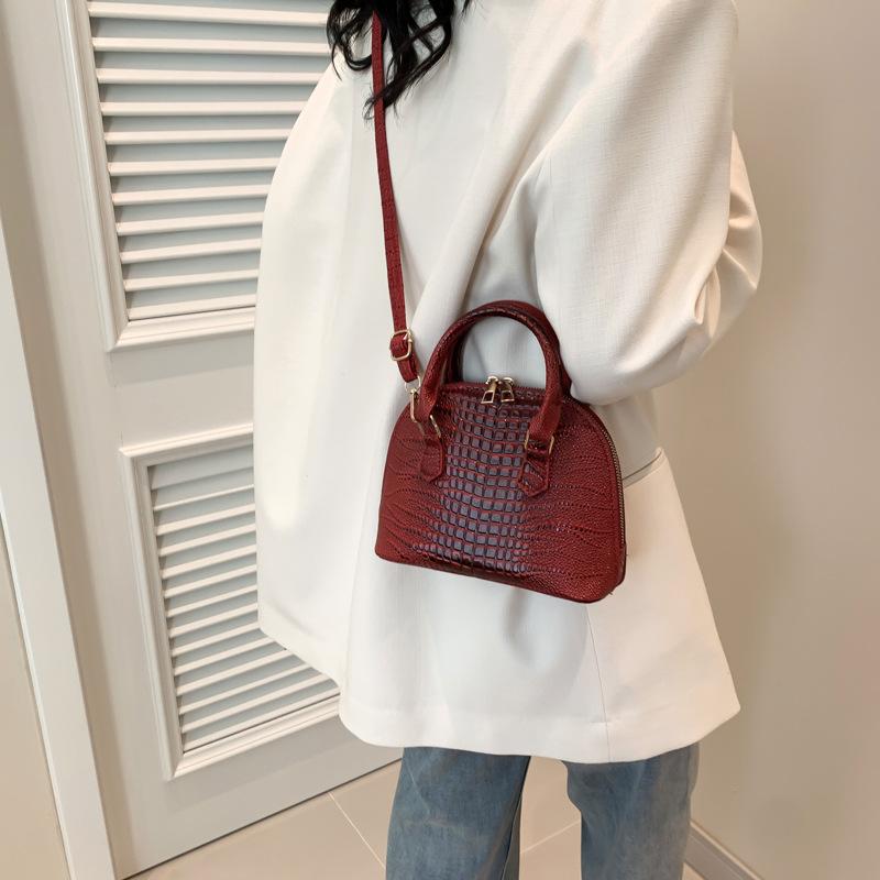 Simple Casual Shoulder Bag Simple Casual Messenger Bag Women's 2024 Summer New Fashionable Retro Portable Shell Bag