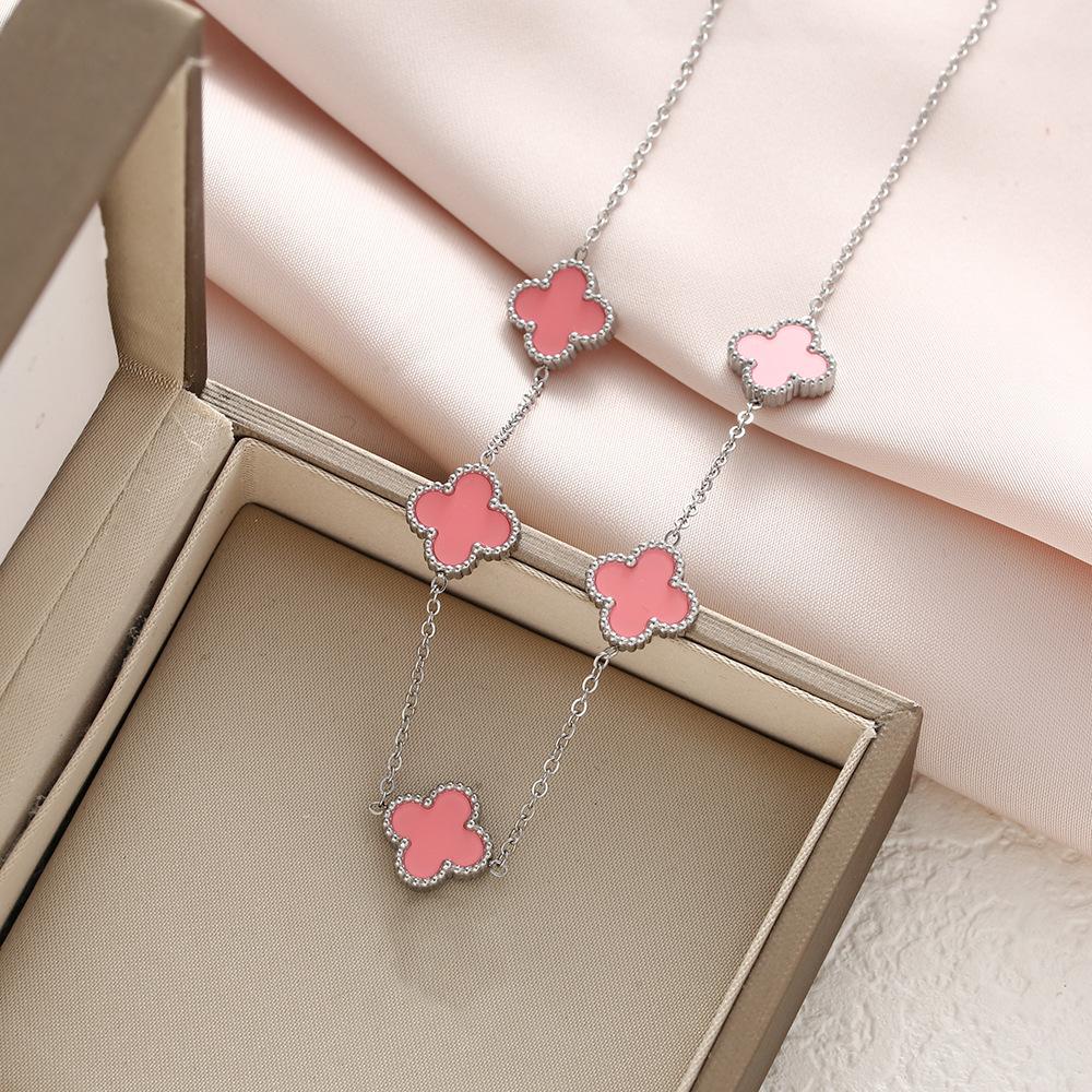 Collier trèfle à quatre feuilles chanceux à cinq fleurs Collier en acier titane Mode fille Chaîne de clavicule simple