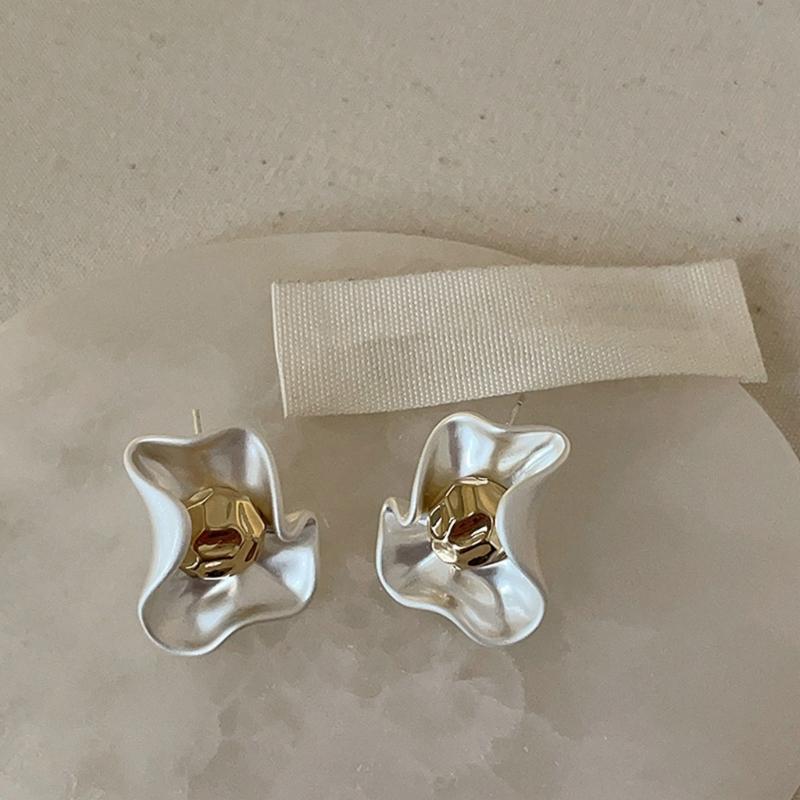 Elegant Flower Studs Earrings Fashion Ear Pin Metal Ear Studs Statement Earrings Creative Ear Jewelry for Woman Girl