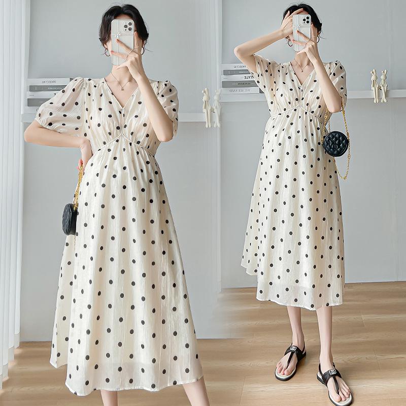Summer Polka Dot V-Neck Dress: Retro French Style with Puff Sleeves for Expecting Mothers.