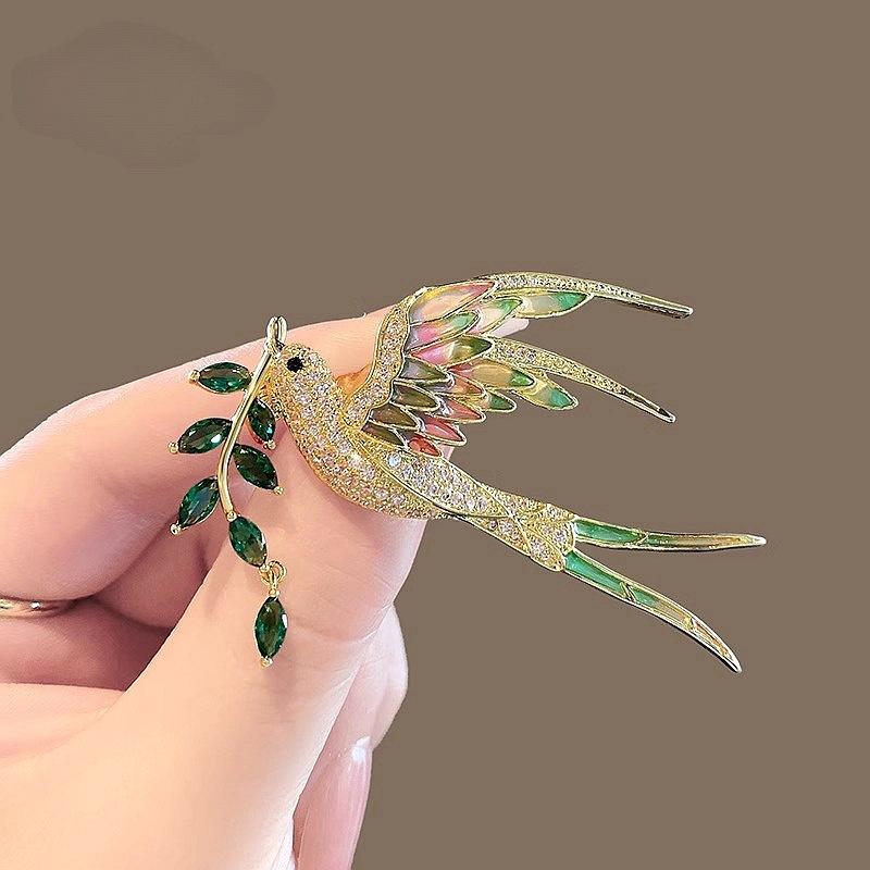 Magpie Bird Brooch, Rhinestone Brooch, Crystal Bird Pin, Women s Coat Accessory, Luxury Gift, Fashion Jewelry, Statement Brooch