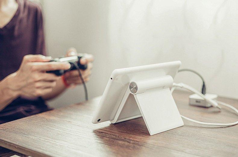 Ugreen LP115 Universal Adjustable Stand for 4.7-11" Tablets and Smartphones, Sleek White Design, Compact Size 120x107mm