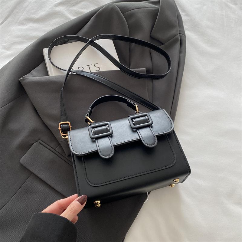 New fashion messenger bag winter niche design shoulder bag women's texture portable small square bag