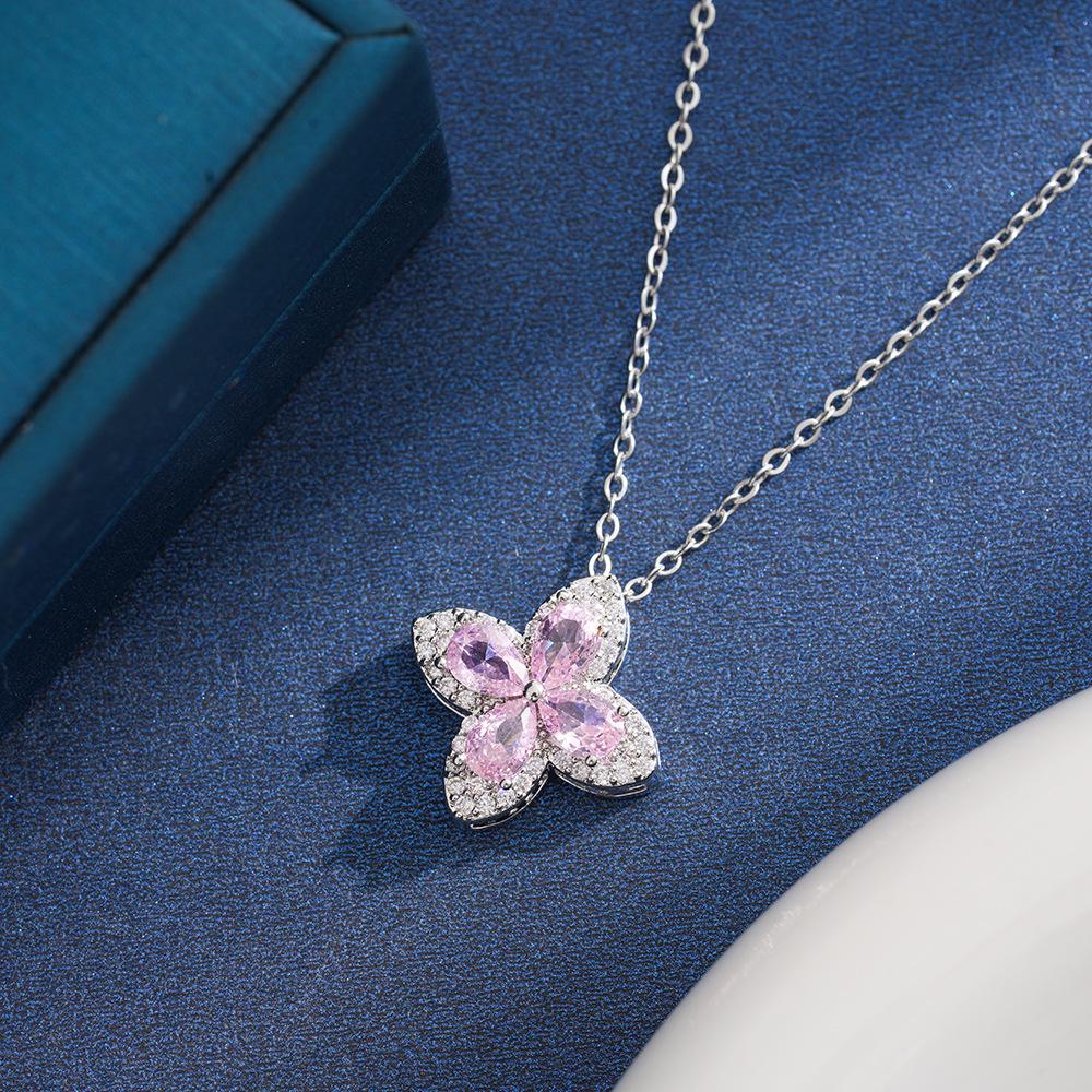 Elegant Four-Leaf Clover Zircon Necklace for Women - Fashionable, Versatile, and Simple Copper Pendant Jewelry